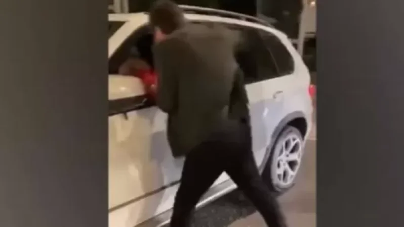 Մոսկվայում BMW -ի մեքենայի հայ վարորդին ադրբեջանցիները դանակի երկու հարված են հասցրել մեջքին, ուղևորն ունի կոտրվածքներ. «Փաստինֆո»