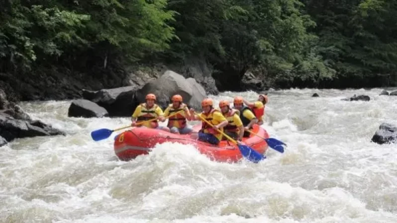 Լուսանկարներ. Երեկ Դեբեդում ռաֆտել են ՏԿԵ նախարար Սուրեն Պապիկյանն ու ՀՀ բոլոր մարզերի մարզպետները