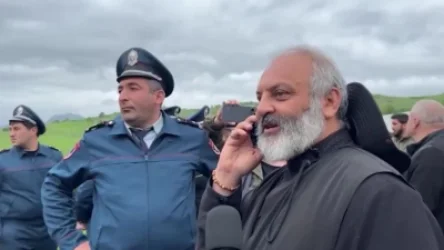 ՏԵՍԱՆՅՈՒԹ․ Բագրատ Սրբազանը հեռախոսով է շփվում կիրանցեցիների հետ․ նրան թույլ չեն տալիս այցելել Կիրանց