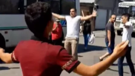 ՏԵՍԱՆՅՈՒԹ. Յարխուշտա`զինկոմիսարիատի բակում. պարում են նորակոչիկները