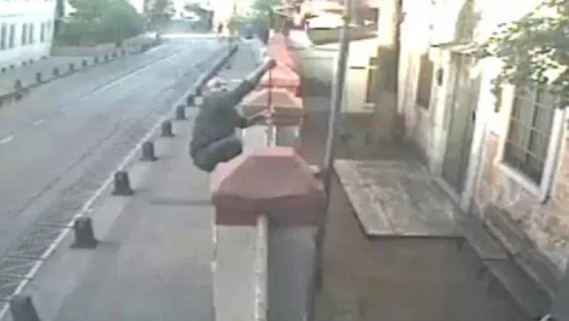 Ստամբուլի հայկական եկեղեցու խաչը պոկած անձը դատապարտվել է 1 տարի 4 ամիս ազատազրկման