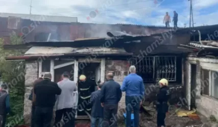 Գյումրիում տներից մեկում հրդեհ է բռնկվել. հրշեջները ննջասենյակում հայտնաբերել են 3 և 5 տարեկան երեխաների դիեր