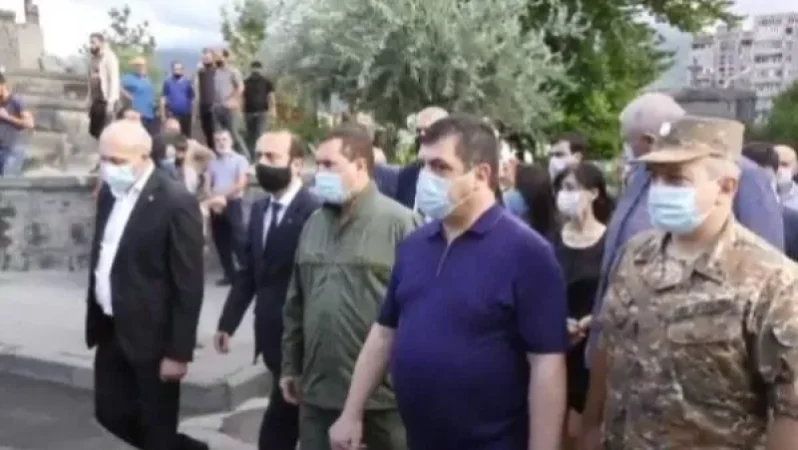 Դիպուկահարի կրակոցից զոհված 29-ամյա զինծառայողի հոգեհանգստին ներկա էին ԱԺ նախագահը, ՊՆ փոխնախարարը