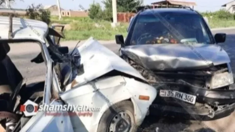 Արարատի մարզում ճակատ-ճակատի բախվել են Mitsubishi Chariot-ն ու ВАЗ 2106-ը. կա 1 զոհ, 2 վիրավոր. Shamshyan