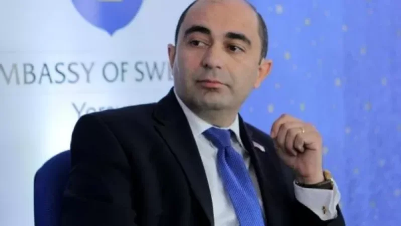 Շնորհավորում եմ մեր հարգելի հովիվներին. Էդմոն Մարուքյան