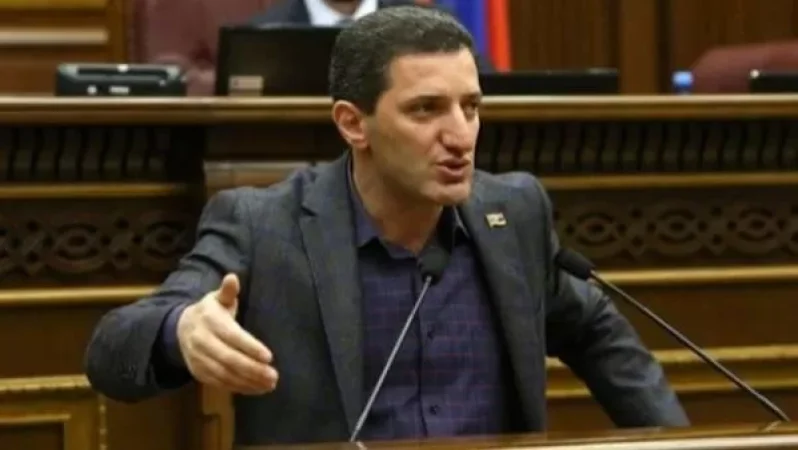 Ամուլսարում հպարտ քաղաքացին ծեծվում է ու բերման ենթարկվում. Պետրոսյան