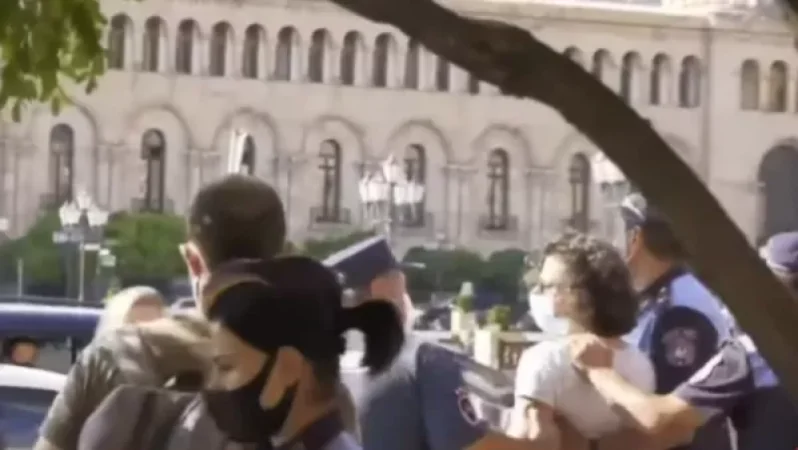 Ամուլսարը հանքի չվերածելու պահանջով Կառավարության դիմաց ակցիայի մի շարք մասնակիցներ բերման ենթարկեցին