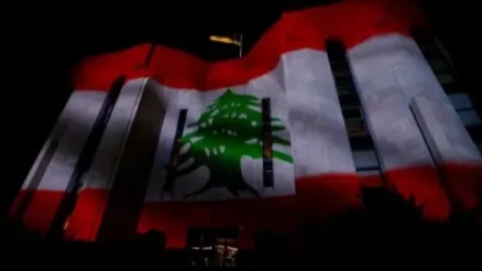 Երևանի քաղաքապետարանի շենքը ևս լուսավորված է Բեյրութի և Լիբանանի ազգային դրոշի գույներով