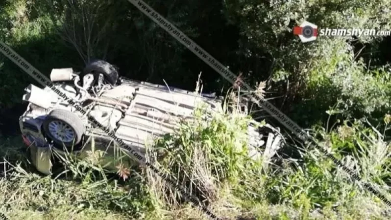 Լոռու մարզում Nissan Teana-ն դուրս է եկել երթևեկելի գոտուց և 30 մետր բարձրությունից գլխիվայր հայտնվել ձորում