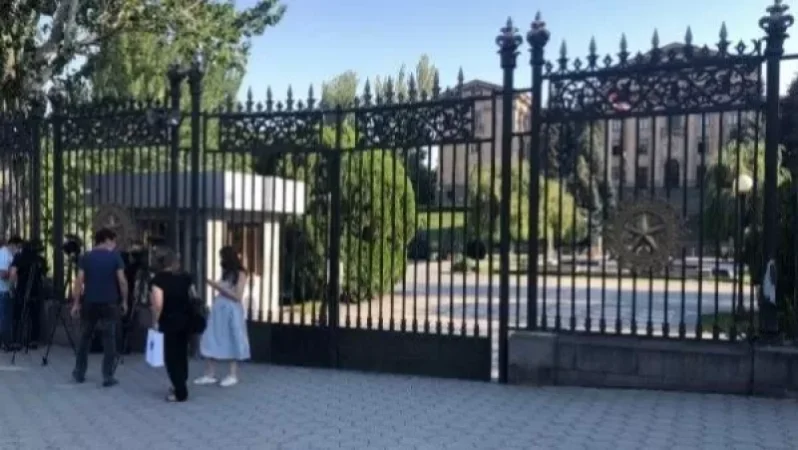 Ամուլսարի հարցով ակցիայից առաջ ԱԺ դարպասները փակել են. NEWS. am