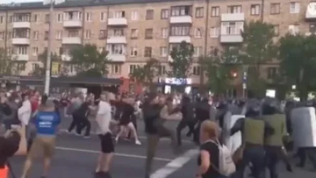 ՏԵՍԱՆՅՈՒԹ. Զինվորականները սկսել են ցրել Մինսկում հավաքված մարդկանց. ցուցարարների և ուժայինների միջև բախումներ են տեղի ունենում նաև Բրեստում