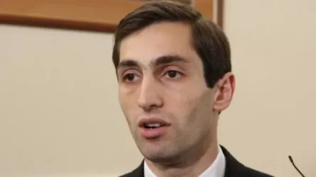 Այդ հարցի պատասխանը առ այսօր չունեմ, բայց Մեսչյանը` Մեսչյանն է... մեծ Մաեստրոն. Դավիթ Խաժակյան