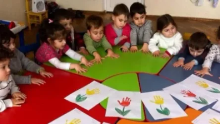 «Ժողովուրդ». Նախակրթարանների աշխատողները մեկ առ մեկ զանգահարում են ծնողներին և հետաքրքր­վում` մանկապարտեզները վերաբացելու դեպքում երեխաները կհաճախեն, թե ոչ