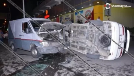 Երևանի Ավան թաղամասի «Էվրիկա» խանութի դիմաց բախվել են Mercedes-ը, Nissan-ը, BMW-ն, Honda-ն. վերջինս կողաշրջվել է. Shamshyan