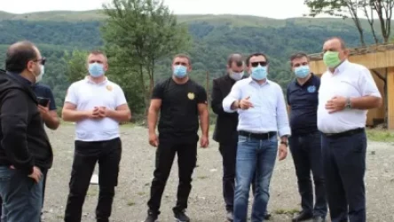 Նախարար Ռոմանոս Պետրոսյանը Տավուշի մարզում է. հանդիպում «Դիլիջան» ազգային պարկի անձնակազմի հետ