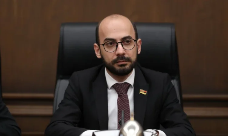 Հովհաննիսյանը՝ Բագրատ Սրբազանի՝ ՔՊ-ականների վերաբերյալ հայտարարության մասին