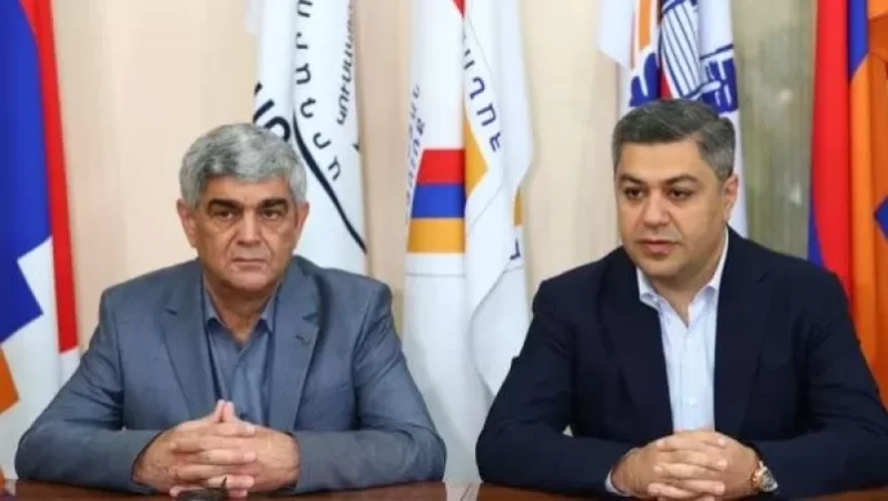 Արցախում հանդիպել են Արթուր Վանեցյանն ու Վիտալի Բալասանյանը