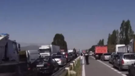 Սեւան-Երեւան մայրուղին երկկողմանի փակ է. ձկնորսները բողոքի ակցիա են իրականացնում