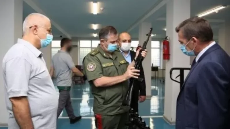 ԶՈւ-ին 1000 հատ ինքնաձիգ կտրամադրվի. Արտակ Դավթյանը ծանոթացել է արտադրանքին