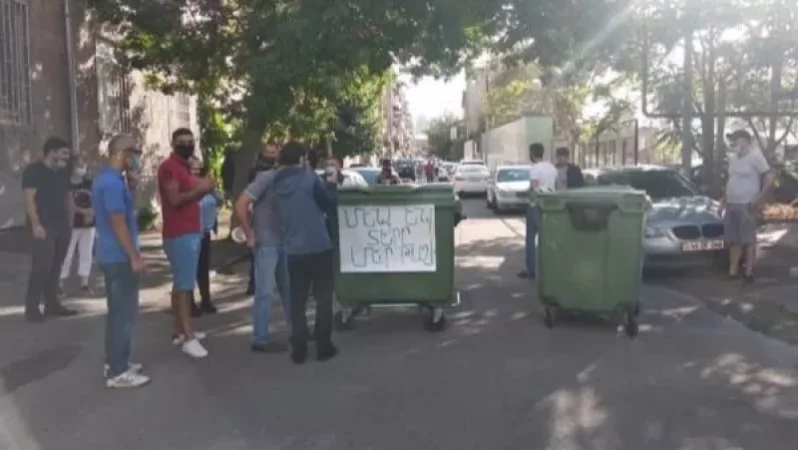 Մենք ենք տերը մեր թաղի. Աղբյուր Սերոբ փողոցի բնակիչները փակել են ճանապարհը