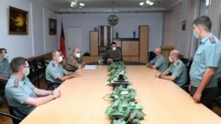 ՊԲ հրամանատարն ընդունել է ՀՀ և ՌԴ զինվորական ակադեմիաներն ավարտած մի խումբ սպաների