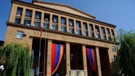 ԵՊՀ հոգաբարձուների՝ 32 անդամից կազմված խորհուրդը ԶԼՄ-ներին թույլ չտվեց լուսաբանել նիստը