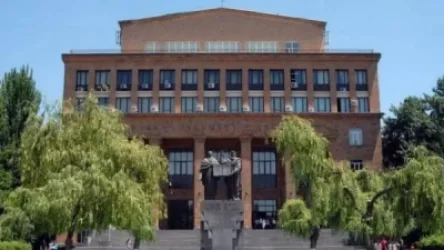 1-ին կուրսեցիների դասերը կմեկնարկեն սեպտեմբերի 1-ին. 1 մասնաշենքում ուսանողների թիվը չպետք է գերազանցի 150-ը. ԵՊՀ