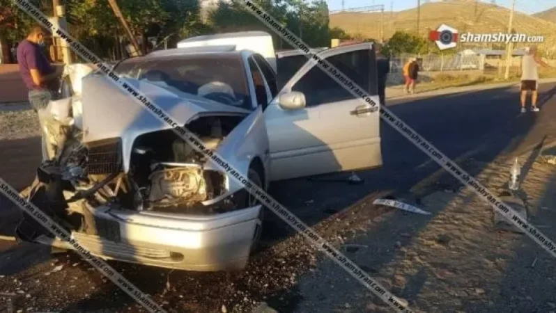 Mercedes-ը դուրս է եկել երթևեկելի գոտուց և բախվել կայանված BMW-ին. կան վիրավորներ