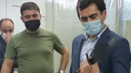 Ռազմարդյունաբերության դետալների արտադրությամբ զբաղվող ընկերությունում  Արշակյանը ծանոթացել է ՌԴ և Կանադա արտահանվող արտադրանքին