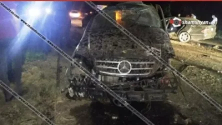 Ճակատ-ճակատի բախվել են Mercedes E320-ն ու Mercedes ML-ը. կան վիրավորներ