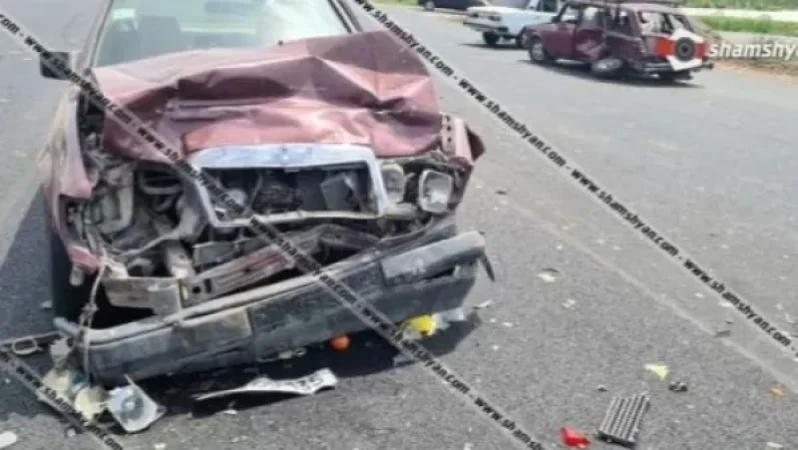 Բախվել են «Mercedes» և «ВАЗ 2104» ավտոմեքենաները. վարորդներից մեկը տեղափոխվել է հիվանդանոց