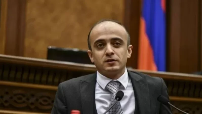 «Հորդոր, խնդրանք Արտաքին գործերի նախարարության պրոֆեսիոնալ թիմին». Տարոն Սիմոնյան