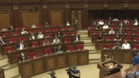 132 պատգամավորից ընդամենը 63-ն էին ներկա նիստին