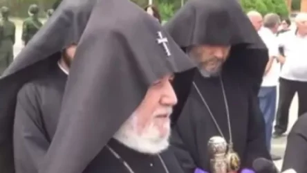 ՏԵՍԱՆՅՈՒԹ. Շարունակո՞ւմ եք պահանջել վարչապետի հրաժարականը․ լրագրողը՝ կաթողիկոսին