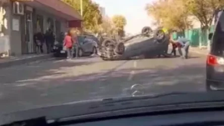 ՏԵՍԱՆՅՈՒԹ. Ֆուչիկի փողոցում մեքենան գլխիվայր շրջվել է