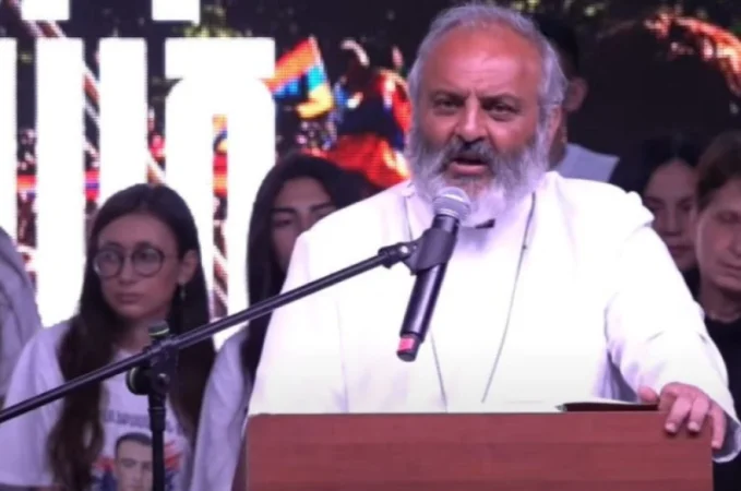 Մնացել է վարչապետի թեկնածուի և պակասող 18 պատգամավորի աջակցության հարցը. Բագրատ Սրբազան