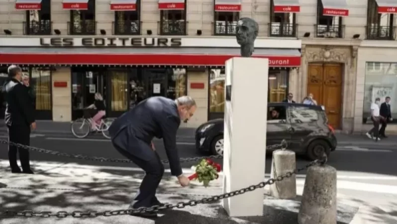 Փաշինյանը Փարիզում հարգանքի տուրք է մատուցել Շառլ Ազնավուրի հիշատակին