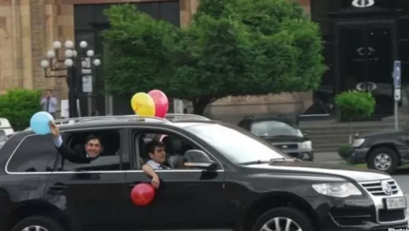 Ժամը 10։00-ի դրությամբ ՃՈ պահպանվող հատուկ տարածք է տեղափոխվել 8 մեքենա, որից 4-ի ղեկին եղել են անչափահասներ