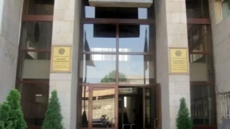 Դատական դեպարտամենտի պաշտոնյաներից մեկը կասկածվում է կնոջ միջոցով մի քանի միլիոն հափշտակելու մեջ