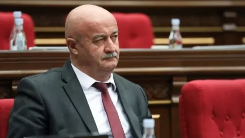 Եվս 200000 դրամ․ Աղազարյանը ավելացնում է Փաշինյանի հայտնած գումարի չափին