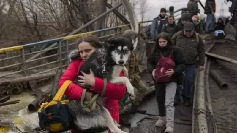 PHOTOS: This is How the Evacuation from Irpin is Being Conducted
