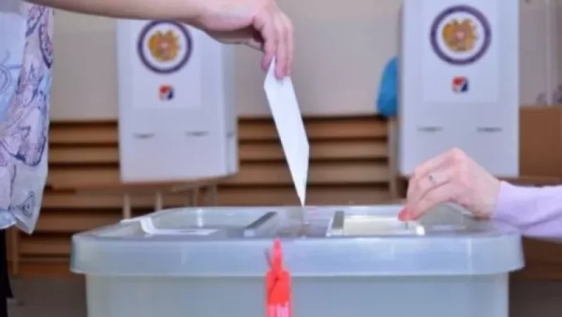 Ահազանգ. կուսակցական հրահանգ է ստացվել քվեաթերթիկներն ընտրողներին հանձնել ոչ թե թվաբանական հաջորդականությամբ, այլ նախ՝ «յուրային» քվեաթերթիկը, հետո՝ մյուսները