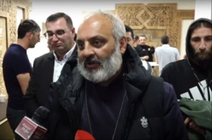 Պետք է իրենց դատի տալ. Բագրատ Սրբազան