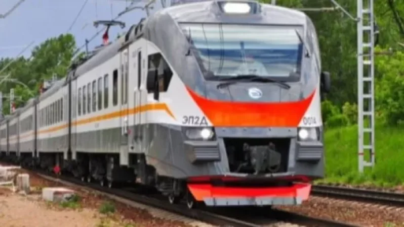 Դեռահասները կոտրել են Ալմաստ-Շորժա գնացքի ապակիները, ձողեր են խփել գծերի վրա, տուժածներ չկան. ՀԿԵ