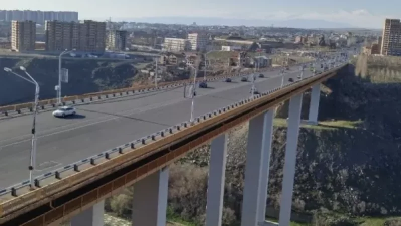 Գիշերը փրկարարները կանխել են քաղաքացու՝ Դավիթաշենի կամրջից ցած նետվելու փորձը