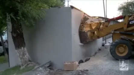 Շարունակվում է մայրաքաղաքի տարբեր վարչական շրջաններում ապօրինի կառույցների ապամոնտաժումը