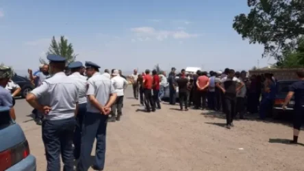 Գյուղացիները փակել են Երևան-Գյումրի ճանապարհը. ոռոգման ջրի խնդիրը չի լուծվում