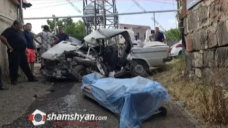 Կոտայքի «Ջամբո» ռեստորանի մոտ բախվել են Porsche Cayenne-ն ու 06-ը. ողբերգական ավտովթար հետևանքով կա զոհ