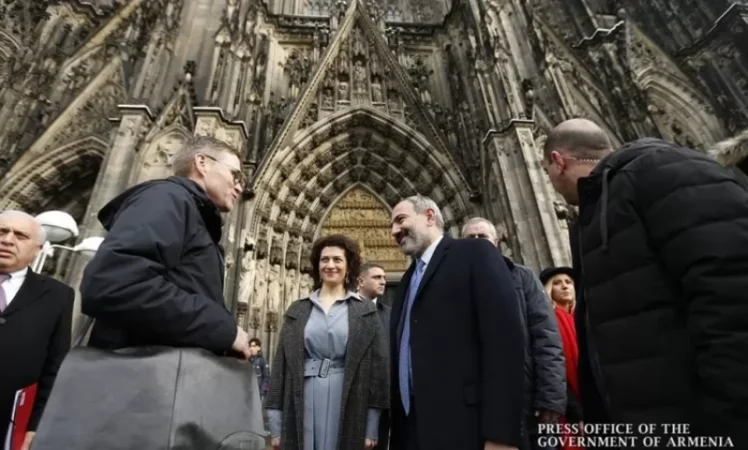 PHOTOS: Nikol Pashinyan and Anna Hakobyan in Cologne Cathedral