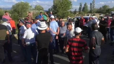 Շիրակի մարզի հողօգտագործողները բացել են ճանապարհը՝ պայմանով